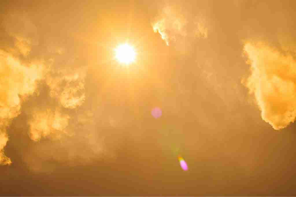 hot summer weather can contribute to feeling of internal heat